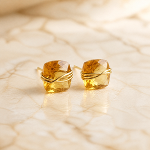 Boucles d'oreilles clous en quartz faites à la main, enroulées de fil, avec pierres précieuses facettées taille coussin, pour femmes, personnalisables, OEM, bijoux plaqués or, vente en gros - Product Image 1