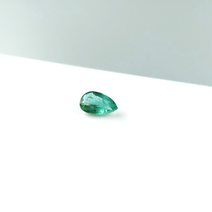 Esmeralda natural de Zambia en forma de pera de 2.70 quilates, piedra preciosa facetada suelta para la fabricación de joyas, lista para usar. - Product Image 3