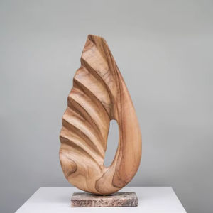 Sculpture en bois pour table, objet décoratif artistique pour l'intérieur de la maison, accent de présentation sur étagère, design compact, idée cadeau - Product Image 1