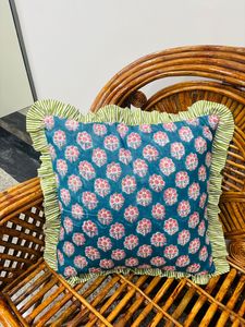 Fundas de Almohada Decorativas Hechas a Mano, Estilo Bohemio, 100% Algodón, Estampado Indio de Lujo, con Volantes, Florales, Lavables y Personalizables - Product Image 1