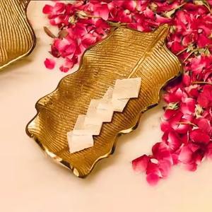 Plateau de service en métal fait main, plateau de présentation haut de gamme pour les arrangements de fêtes et banquets de luxe - Product Image 2