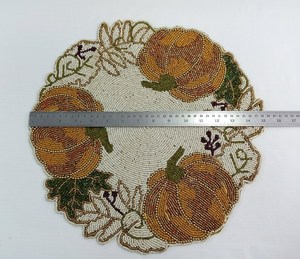 Set de table rond fait main en perles de citrouille - Product Image 3
