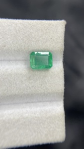 Émeraude naturelle certifiée du Zambie, taille octogonale, pierre à bon lustre, pierre précieuse non montée pour la création de bijoux, 1,65 carat - Product Image 4