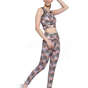 Ensemble de yoga par sublimation, tissu respirant et doux, tenue de sport confortable pour la gym et l'entraînement - Product Image 2