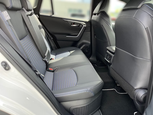 Toyota RAV4 Híbrido SUV, Interior de Cuero en Dos Tonos, Puerta Trasera Eléctrica, Auto Familiar de Bajo Consumo - Product Image 4