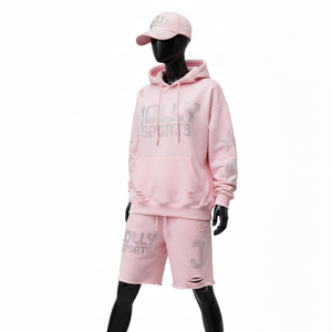 ชุดเซ็ตฮู้ดดี้และกางเกงขาสั้นผ้าฟลีซผสมคอตตอนโพลีเอสเตอร์คุณภาพสูง 320 GSM สำหรับผู้ชาย สัมผัสนุ่ม สีชมพู พร้อมโลโก้ประดับคริสตัล - Product Image 4