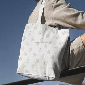 Sac fourre-tout en tissu imprimé à la main de couleur rouge avec un motif floral de Jaipur, adapté aux courses et à un usage quotidien - Product Image 6