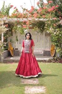 Conjunto Indio-Pakistaní Rojo Bordado, Lehenga Choli en Capas, Vestido Tradicional para Bodas y Festivales - Product Image 5