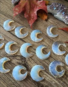 Venta al por mayor Opalite Crescent Moon Mejor calidad Opalite tallado a mano Piedra preciosa Cristal Luna creciente para hacer joyería - Product Image 4