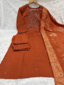 Ensemble Kurti de créateur en viscose pure et soie de mangue - Product Image 6