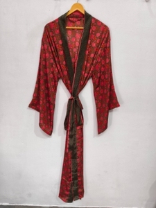 Robe kimono de luxe en soie patchwork, cache-maillot de bain, tenue de nuit, longue robe, kimono indien vintage fait main en soie de sari recyclée - Product Image 6