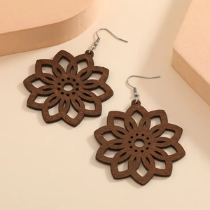 Pendientes de Madera Ecológicos Pintados a Mano con Detalles Láser, en Colores Pantone, Pulidos, Modernos, Estilo Ángel, para Bodas y Moda - Product Image 1