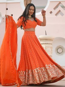 Ensemble Lehenga en Organza Brodé Orange avec Haut Court, Décolleté Cœur, Manches Courtes, Coupe Évasée, Longueur au Sol, Robe de Demoiselle d'Honneur - Product Image 5