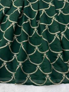 Salwar Kameez de Lujo en Verde Esmeralda con Piel Sintética, Bordado Dorado con Diseño de Conchas, para Bodas Indias, Fiestas Pakistaníes, Elástico - Product Image 4