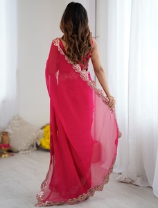 Sari Tradicional de Chifón Rosa para Mujer KV con Adornos y Blusa sin Costuras Reversible Antiarrugas para Fiestas y Eventos - Product Image 5