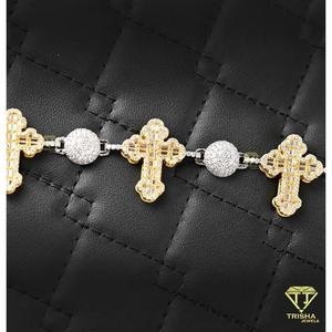 Bracelet Croix Bicolore Plaqué Rhodium et Or avec Diamant Moissanite VVS Scintillant, Bijou Religieux Chrétien, Cadeau Unisexe - Product Image 2