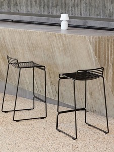 Tabouret de bar contemporain en métal noir, chaise de comptoir industrielle, mobilier de luxe moderne en métal noir pour comptoir - Product Image 5