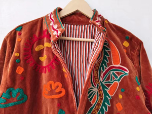 Chaqueta Bomber de Terciopelo Suzani Exclusiva |   Chaqueta Bohemia Floral para Mujer, Reversible, Otoño/Invierno, Vintage, Bordada, con Forro de Algodón y Lino - Product Image 2