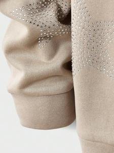 Sudadera con capucha de algodón polar beige con estrellas de diamantes de imitación en toda la superficie para hombre, estilo urbano minimalista, ropa de tono neutro, personalizable. - Product Image 4