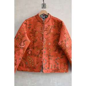 Chaqueta Floral Reversible de Algodón para Mujer, Chaqueta Acolchada Ligera, Prenda Exterior Boho Hecha a Mano - Product Image 2