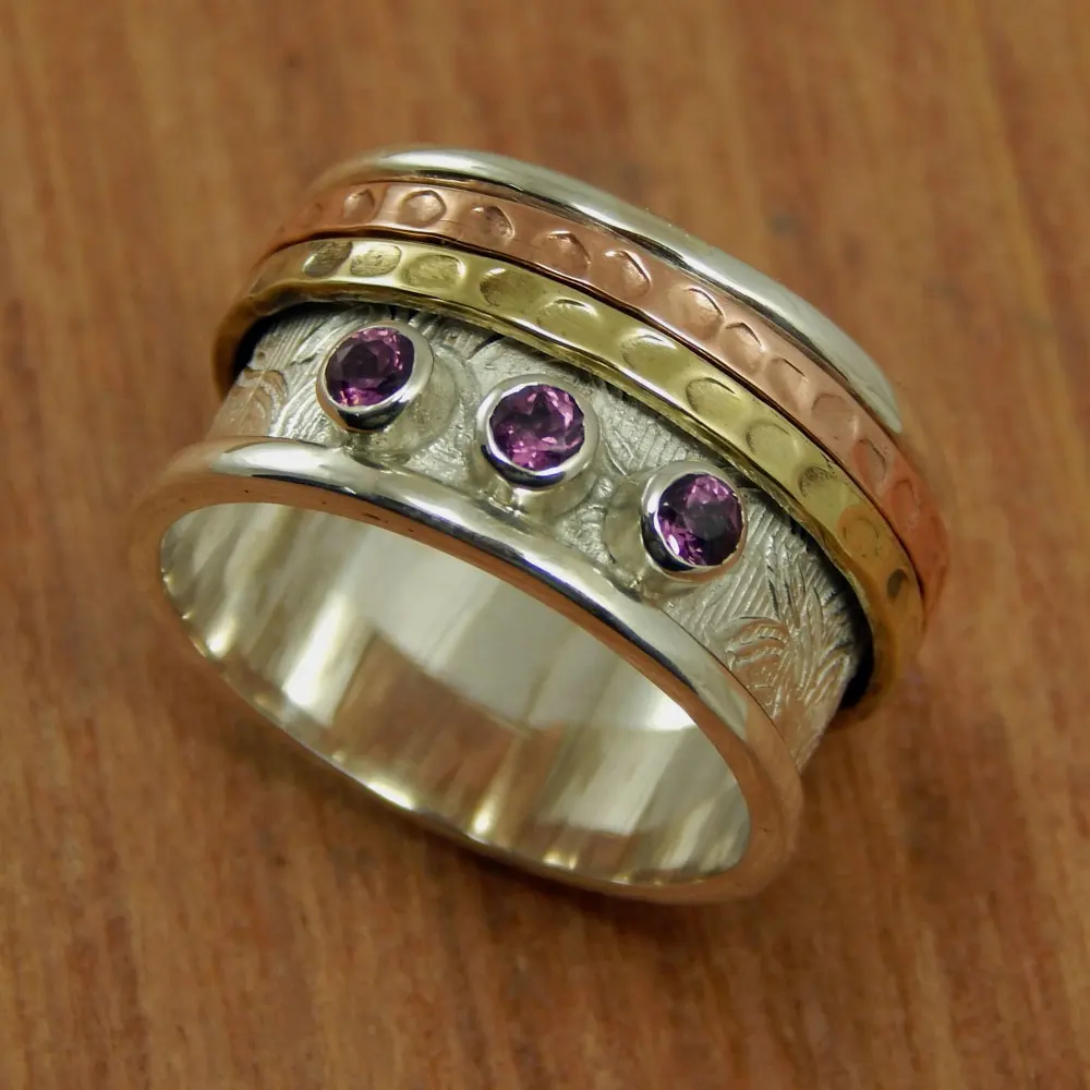 แหวนเพชรโรโดไลต์สำหรับผู้หญิงทำด้วยมือ925แข็งแหวนเงินสเตอร์ลิงทรงกลมตัด