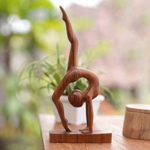 Sculpture de yoga en bois faite à la main, décoration d'intérieur, statue artistique en position de méditation pour salon, bureau et cadeau. - Product Image 5
