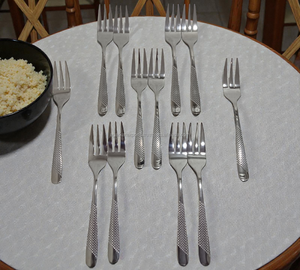 Tenedor de Postre Moderno y Sostenible con Acabado de Espejo de Diseño de Lujo, Cubertería de Acero Inoxidable Premium para Uso Doméstico - Product Image 1