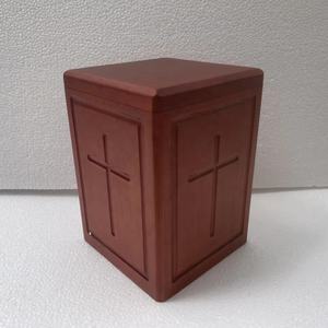 Urna Funeraria Rectangular de Madera para Mascotas, 200 Pulgadas Cúbicas, Hecha en Vietnam, Grabado de Cruz en 4 Lados, Ecológica y Duradera - Product Image 1