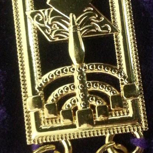 Collar de cadena Past Master Blue Lodge chapado en oro sobre terciopelo azul, regalia masónica al por mayor, collares de cadena de regalia hechos a medida - Product Image 4