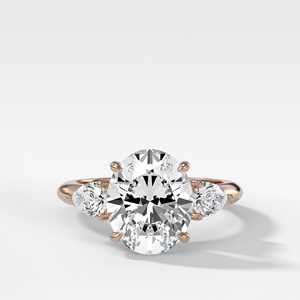 Anillo de Compromiso de Oro Sólido de 14k y 18k con Diamante Ovalado Cultivado en Laboratorio de 2.00ctw, Tres Piedras en Forma de Pera, Anillo de Boda Solitario, Certificado IGI - Product Image 5