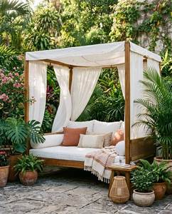 Cama de Día de Lujo para Exteriores con Toldo de Madera de Teca y Cortinas para Jardín, Villas, Resorts y Hoteles - Product Image 1