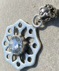 Accesorios de Ropa de Calidad AAA, Colgantes de Circonio Plateado Decorados a Mano para Mujer, Estilo Original para Bodas, Venta al Por Mayor - Product Image 1