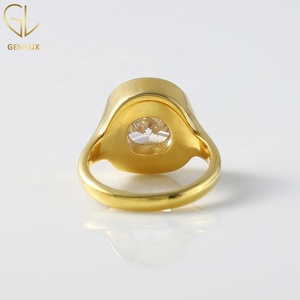 Anillo de Compromiso Solitario con Moissanita de Corte Radiante Cuadrado |   Anillo de Boda de Oro de 14K con Engaste de Bisel - Product Image 5