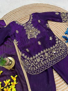 ชุดสัลวาร์ คามีซปักลายสีม่วงสำหรับเด็กผู้หญิง |   ชุดคุรตีแบบดั้งเดิมพร้อมผ้าคลุมไหล่ |   ชุดแต่งงานสำหรับเด็ก - Product Image 5