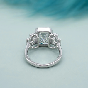 Bague de fiançailles et de mariage classique en or avec diamant émeraude de 4 carats cultivé en laboratoire, certifié IGI, sertissage invisible, idéale pour les fêtes - Product Image 3