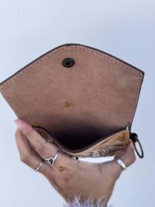 Monedero de Cuero Genuino con Grabado Artesanal, Elegante y Hecho a Mano, Cartera de Cuero con Grabado Artesanal - Product Image 6