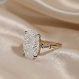 Anillo de Compromiso con Diamante Cultivado en Laboratorio de Corte Ovalado, Anillo de Novia Moderno Unisex, Plata de Ley 925 con Baño de Rodio, Anillo de Boda de Moda - Product Image 5