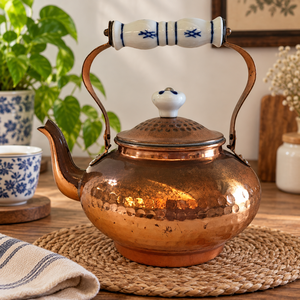 Bouilloire à thé artisanale en cuivre martelé avec poignée en porcelaine bleue peinte, style rétro, pour faire bouillir l'eau, ustensile de thé de designer, vente en gros du fabricant - Product Image 2