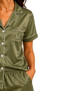 Conjunto de Pijama de Satén Verde Oliva Personalizado por el Fabricante, Ropa de Dormir de Seda para Mujer, con Bolsillo Bordado, Manga Corta, Conjunto de Ropa de Dormir Suave - Product Image 3