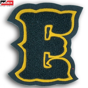 ป้ายเชนีลแบบสั่งทำจำนวนมาก ปักอักษรแบบวาร์ซิตี้ สำหรับแบรนด์เสื้อผ้า ชุดกีฬา และเครื่องแบบ - Product Image 1