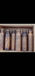 Bouteilles d'eau en cuivre pur 100%. Fabriquées à la main par des artisans qualifiés à Sambhal, Uttar Pradesh, ces bouteilles sont fabriquées à l'aide - Product Image 6