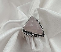 Bague ajustable en argent plaqué avec cabochon en quartz rose naturel taille trillon, style vintage, bijou fantaisie pour femme, vente en gros