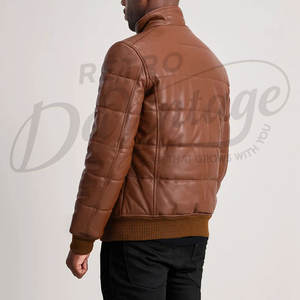 เสื้อแจ็คเก็ตหนังบุนวมสีน้ำตาลแทนสำหรับผู้ชาย มีฮู้ดถอดได้ เสื้อโค้ทกันหนาวแบบเย็บติดกัน อุ่นสบาย เหมาะสำหรับใส่กลางแจ้ง สไตล์ลำลอง แฟชั่น เสื้อแจ็คเก็ตนักขี่มอเตอร์ไซค์ - Product Image 2