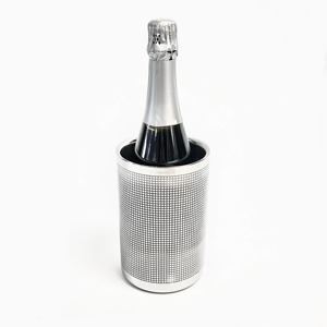 Seau à glace cylindrique en métal texturé de qualité supérieure pour champagne et vin – Refroidisseur de boissons en acier inoxydable à grille géométrique contemporaine - Product Image 3