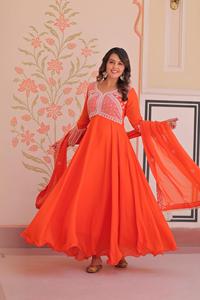 Costume Anarkali prêt-à-porter pour femmes Georgette avec perles et broderies, longueur au sol, coupe régulière, pour les occasions de mariage - Product Image 1
