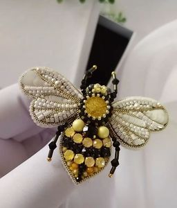 Broche de Hoja Bordado a Mano de Lujo con Cuentas Finas, Modelo MD-9830 de MD HANDICRAFTS para Bodas y Eventos - Product Image 6