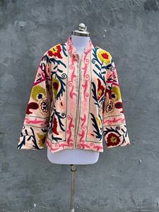 Chaqueta Bordada Suzani Hecha a Mano para Mujer, Abrigo Acolchado de Algodón Indio Vintage, Chaqueta Corta Étnica con Bordado Floral a Mano - Product Image 1