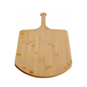Bandeja de bambú premium para servir pizza con asa, tabla de servir para cocina, tabla de charcutería, venta al por mayor desde Vietnam - Product Image 1