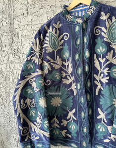 Veste en velours brodée Suzani faite à la main pour femmes, artisanat indien floral, manches longues, manteau ethnique d'hiver, vêtements de mode boutique - Product Image 5