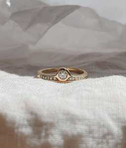 Bague empilable en diamant, taille ronde, cultivé en laboratoire, style moderne et minimaliste, pour usage quotidien, bijoux fins, or massif 10K 14K 18K, prix usine B2B - Product Image 1